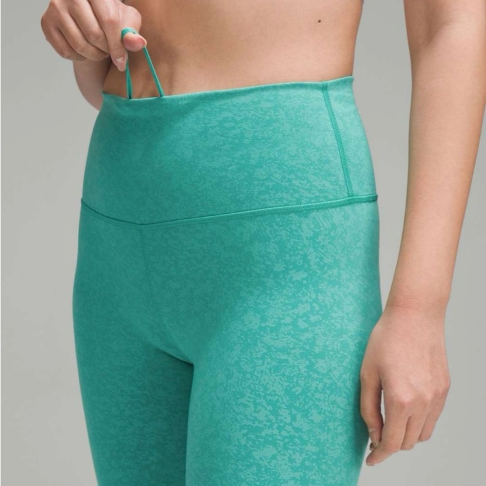 Lululemon Wunder Train High Rise - Picture 3 of 9